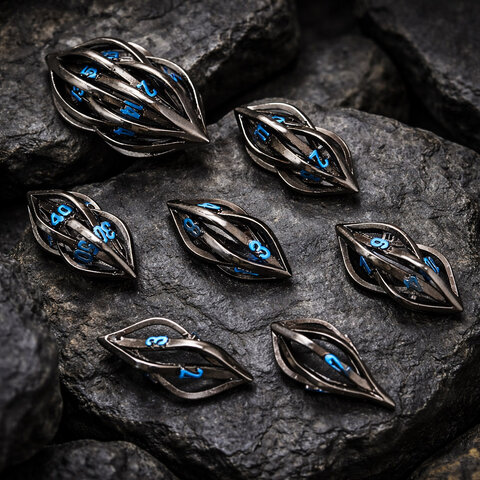 Unikatowe ażurowe kości RPG w kolorze czarnym z niebieskimi cyframi o nowoczesnym kształcie | Kości Metalowe Neon Weave Lume Design