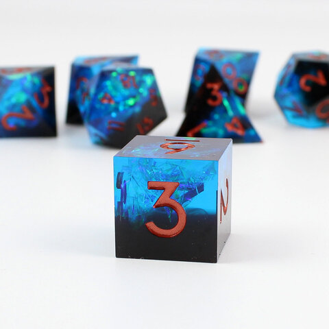 Zestaw kości RPG Celestial Shard z holograficznym blaskiem i miedzianymi cyframi