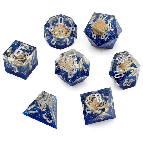 Zestaw kości RPG Sharp Edge Cosmic Orbit z planetami w środku