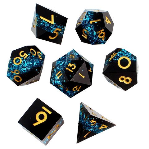 Zestaw 7 kości wielościennych z żywicy z ostrymi krawędziami imitujących czarną skałę z niebieskim pasmem mithrilu | Kości Żywiczne Ancient Mithril Vein Ore Lume Design