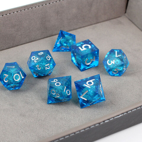 Zestaw niebieskich kości RPG Mana Potion Liquid Core z wirującym pyłkiem