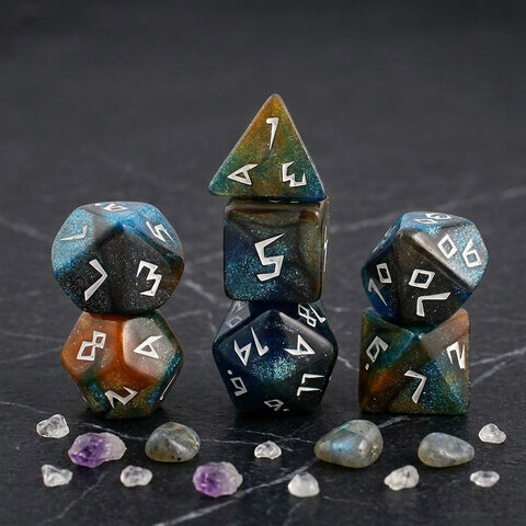 Zestaw 7 akrylowych kości RPG w kolorze granatowo-brązowym z brokatem i unikatową białą czcionką | Akrylowe Kości Bronze Nebula Lume Design