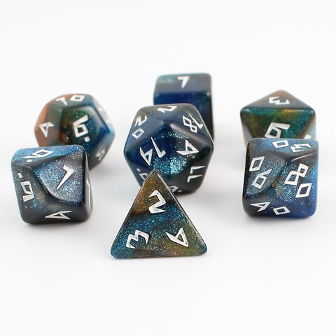 Zestaw 7 akrylowych kości RPG w kolorze granatowo-brązowym z brokatem i unikatową białą czcionką | Akrylowe Kości Bronze Nebula Lume Design