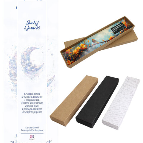 Cienka srebrna zakładka do książki pióro z zawieszką z kryształu górskiego w kształcie księżyca i ażurową rozetką w ozdobnym pudełku.