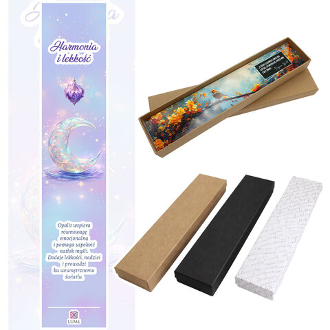 Subtelna metalowa zakładka do książki w formie piórka, zdobiona wiszącą zawieszką z opalitu w kształcie księżyca, umieszczona w pudełku prezentowym. Subtelna metalowa zakładka do książki w formie piórka, zdobiona wiszącą zawieszką z opalitu w kształcie księżyca, umieszczona w pudełku prezentowym.