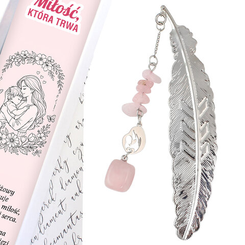 Srebrna zakładka do książki pióro z kwarcem różowym i stalowym łącznikiem przedstawiającym mamę z dzieckiem, zapakowana w pudełko prezentowe.
