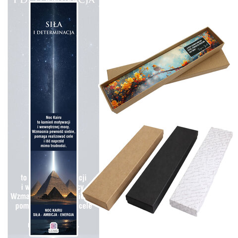 Cienka metalowa zakładka do książki piórko w kolorze grafitowym z zawieszką z połyskującego kamienia Noc Kairu, zapakowana w pudełko z dedykacją.