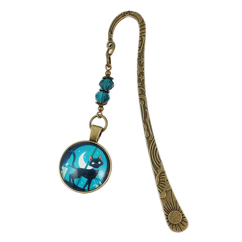 Zakładka do książki z antycznego brązu z motywem słońca i gwiazd, turkusowymi kryształkami i ilustracją czarnego kota na tle księżyca