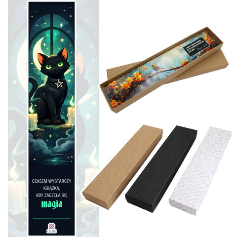 Zakładka do książki z antycznego brązu z motywem słońca i gwiazd, turkusowymi kryształkami i ilustracją czarnego kota na tle księżyca