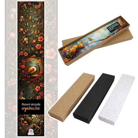 Zakładka do książki z antycznego brązu z szklanym kaboszonem w oprawie zdobionej kryształkami, przedstawiającym ryciny w stylu vintage z sikorą bogatką i zawieszką w kształcie piórka.