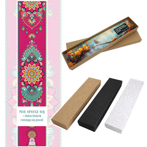 Zakładka do książki z antycznego brązu z niebieskimi koralikami i wielobarwną, harmonijną mandalą pod wypukłym szkiełkiem. Zakładka do książki z antycznego brązu z niebieskimi koralikami i wielobarwną, harmonijną mandalą pod wypukłym szkiełkiem.