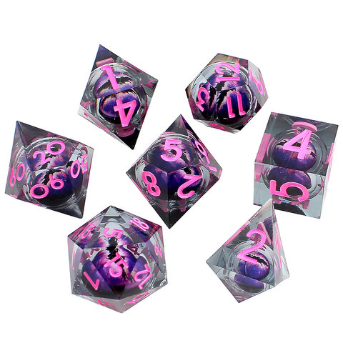 Zestaw 7 kości RPG z żywicy z ostrymi krawędziami imitujący kosmos z błękitnym płynnym wnętrzem i fioletowymi smugami | Kości Liquid Core Astral Nebula Lume Design