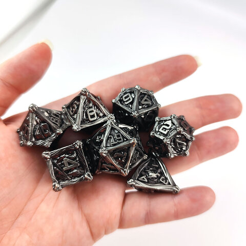 Zestaw ciężkich metalowych kości RPG Iron Dragon's Hoard w kolorze ciemnej stali