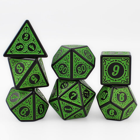 Zestaw czarno-zielonych kości RPG Verdant Arcane z ozdobnymi grawerowanymi ramkami.