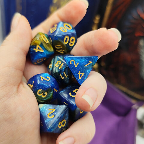 Zestaw kostek RPG klasyczne błękitne mieniące zaokrąglone DnD