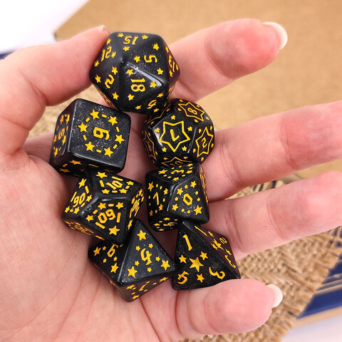Zestaw kości RPG Midnight Stars czarne w żółte gwiazdki